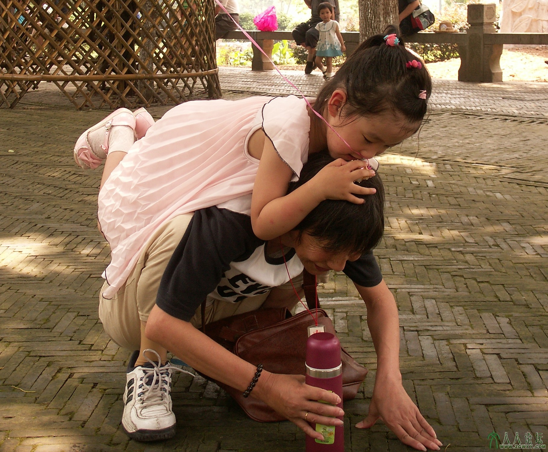 孙女欺负奶奶 (1)_副本_副本.jpg